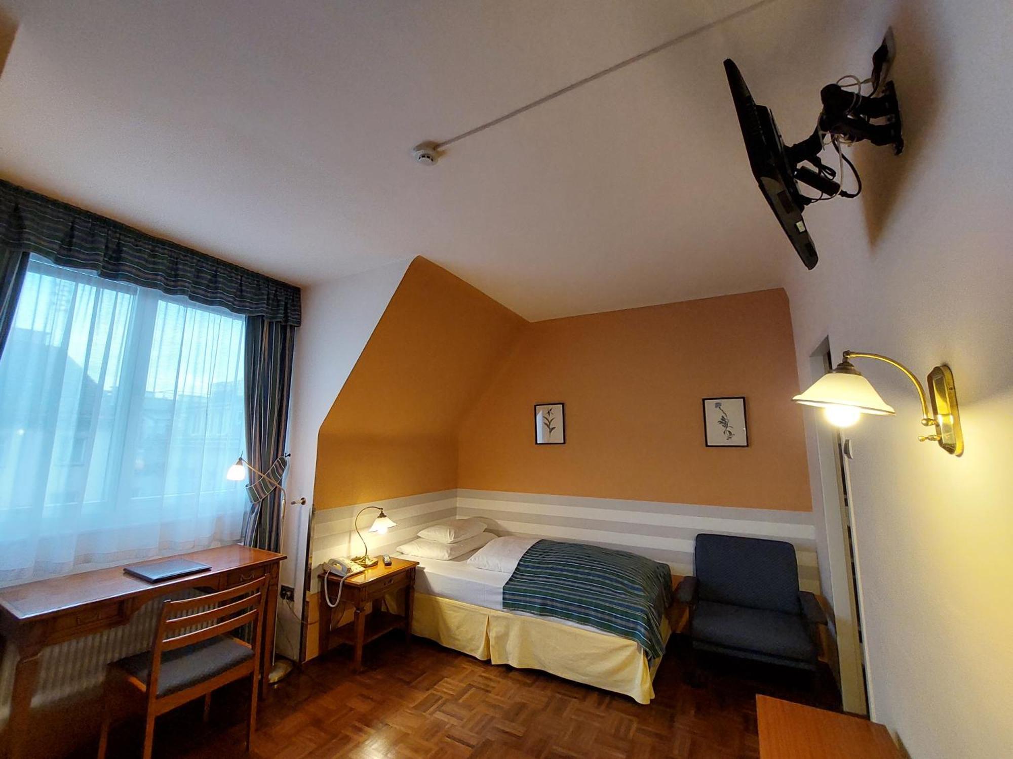 Rothensteiner 4* Wien